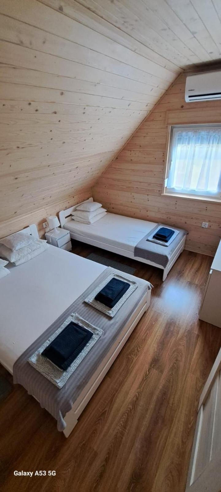 Appartement Sloneczne Wzgorze à Lubrza  Extérieur photo
