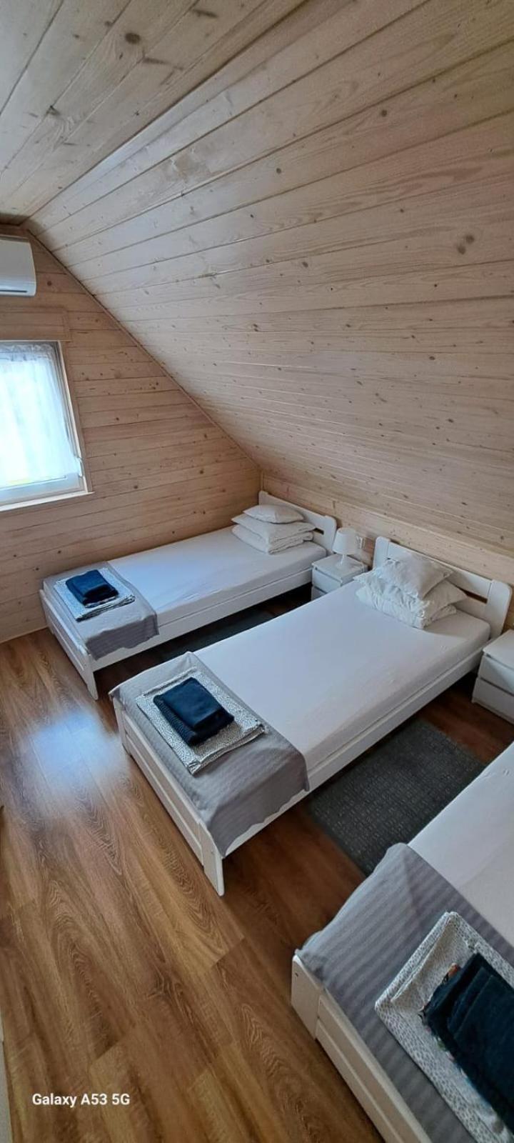Appartement Sloneczne Wzgorze à Lubrza  Extérieur photo
